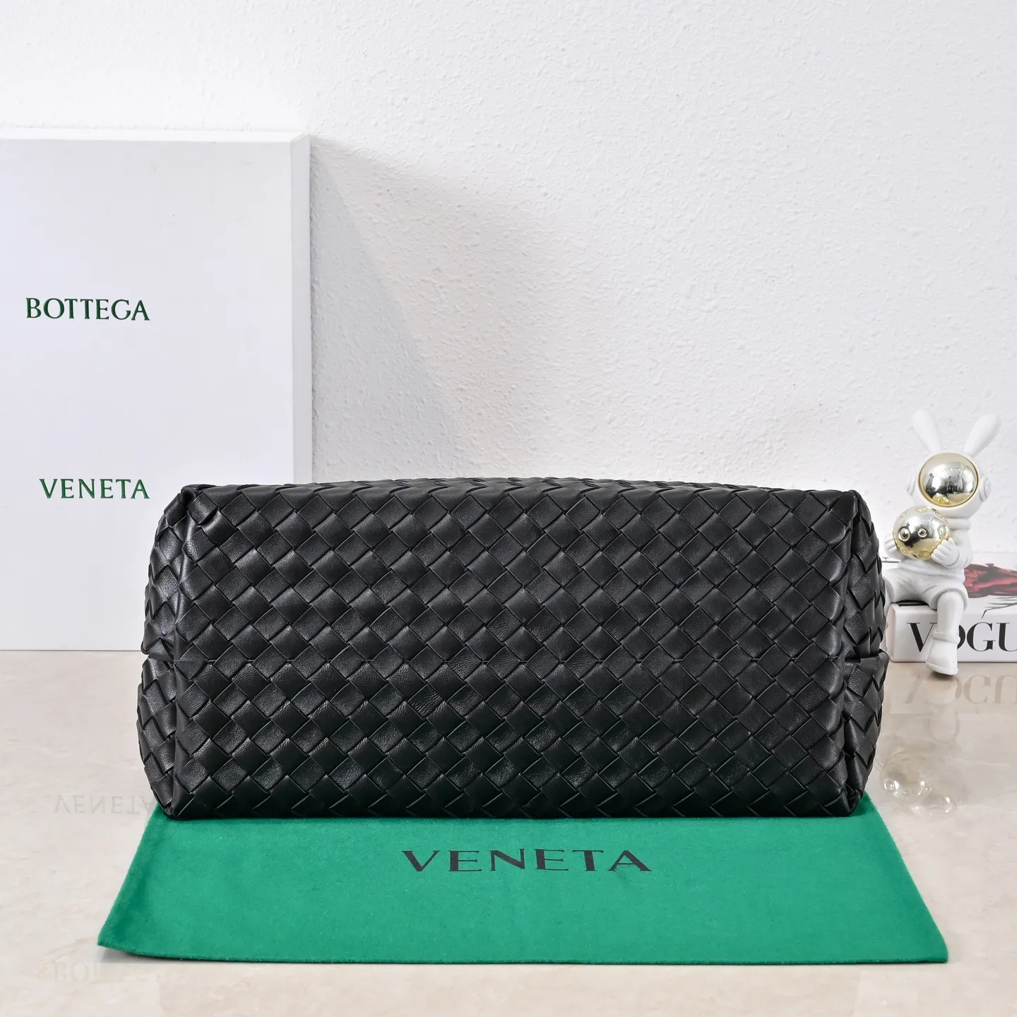 Batch 3760 #Bottega Veneta 2023 spring and summer new Andiamo handbag, many stars have the same style 🎈 Classic full-body leather weaving with golden knot buckle, stable and chic enough [satisfied] The whole body is made of Nappa sheep leather, comfortable, soft and dynamic. The sliding metal knot buckle can adjust the shoulder strap, single shoulder/handbag/crossbody, multiple carrying methods, large bag capacity, suitable for commuting/daily/traveling This bag is divided into small/medium/large sizes. There is always one that suits you, so take it with you🎀🎀 Size: 45*22*34 Model: 5543#